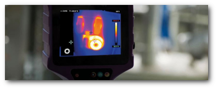 Pomiar kamerą termowizyjną przy użyciu urządzenia LEAKSHOOTER.